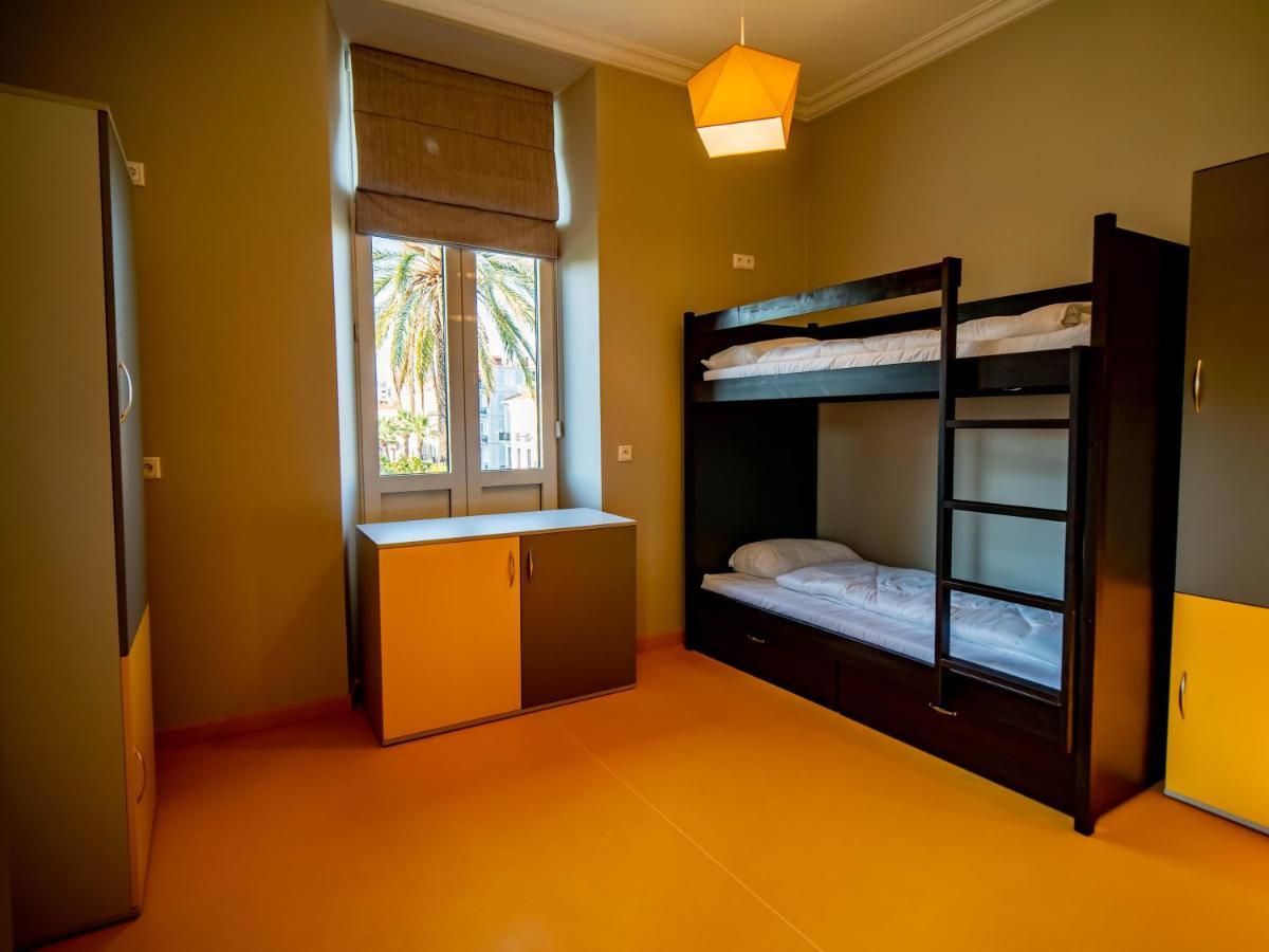 Banana'S Camp Hostel Cannes Luaran gambar