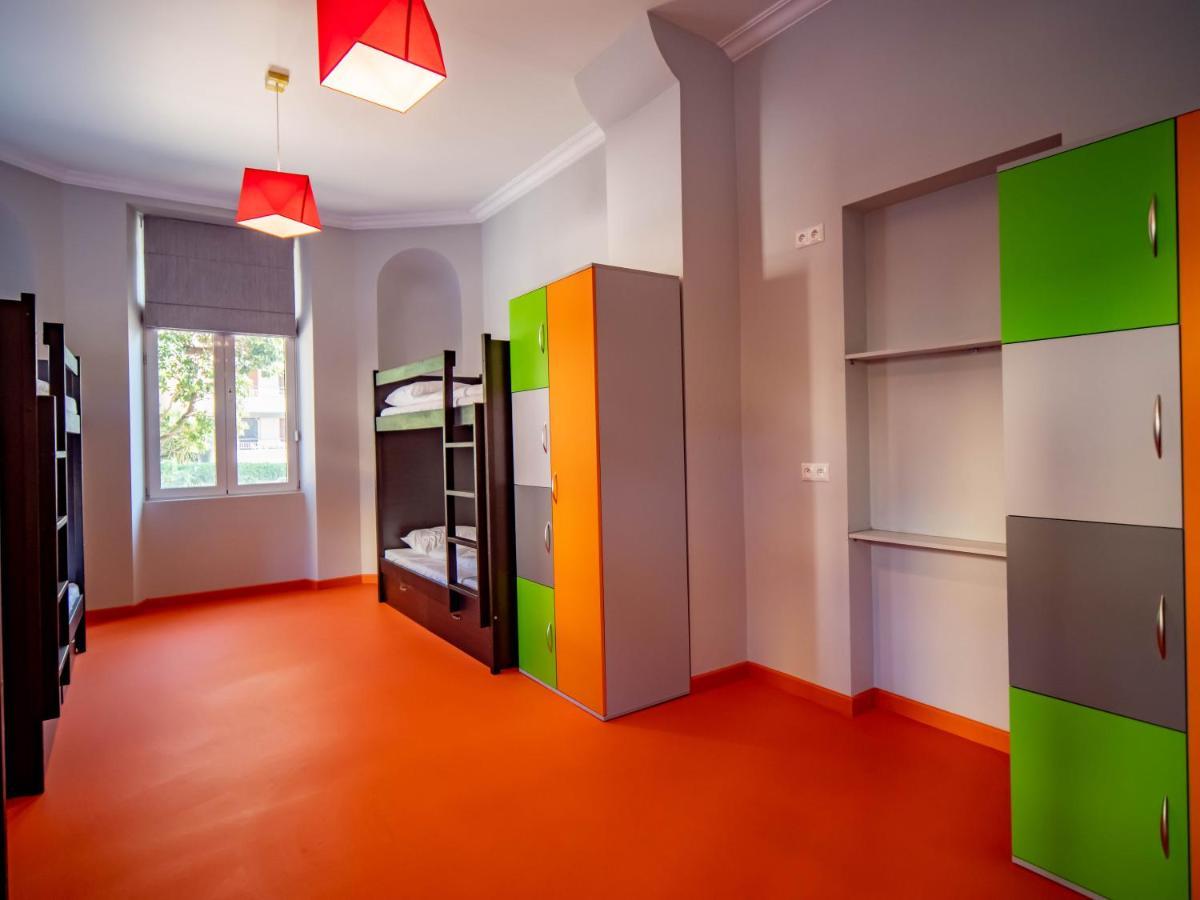 Banana'S Camp Hostel Cannes Luaran gambar