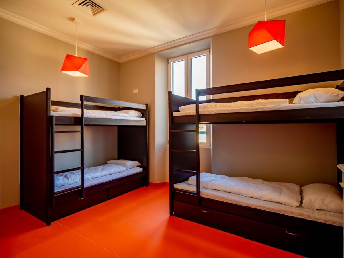 Banana'S Camp Hostel Cannes Luaran gambar