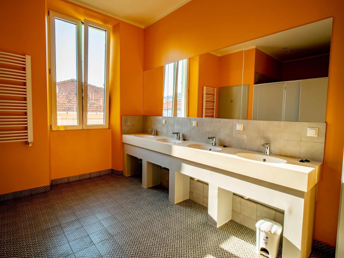 Banana'S Camp Hostel Cannes Luaran gambar