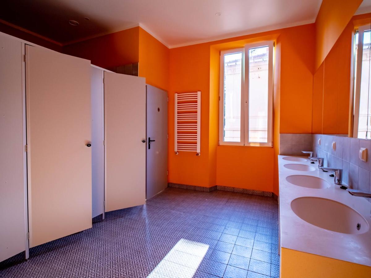 Banana'S Camp Hostel Cannes Luaran gambar
